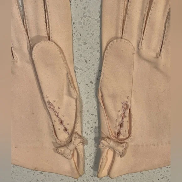 Authentic Vintage 1952 Christian Dior Shalimar Gloves | Pale Pink Leather with B - Picture 11 of 16